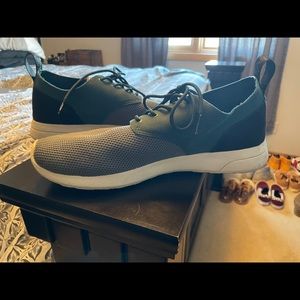 Light weight green and grey knit sneakers